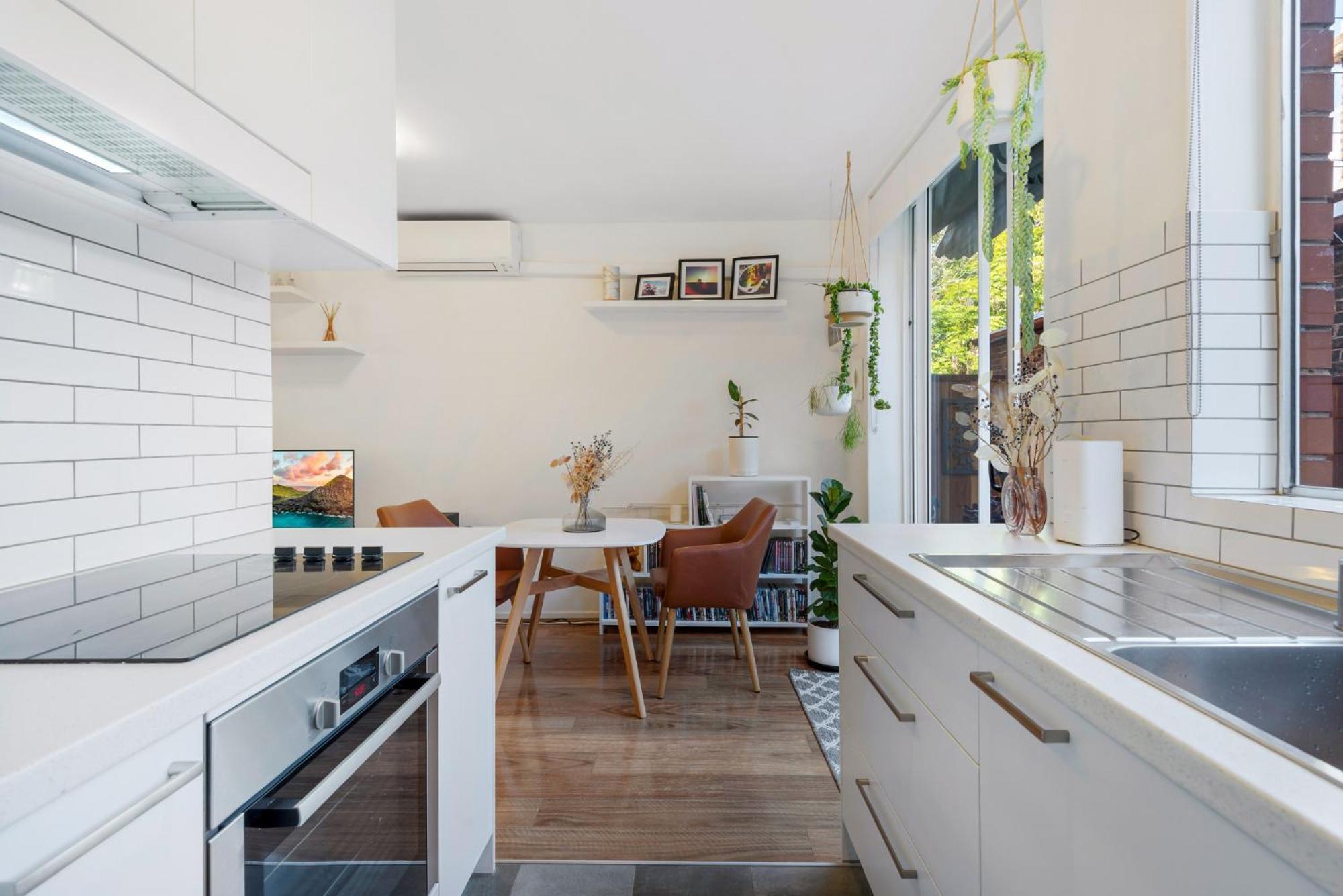 Snug St Kilda With Private Courtyard