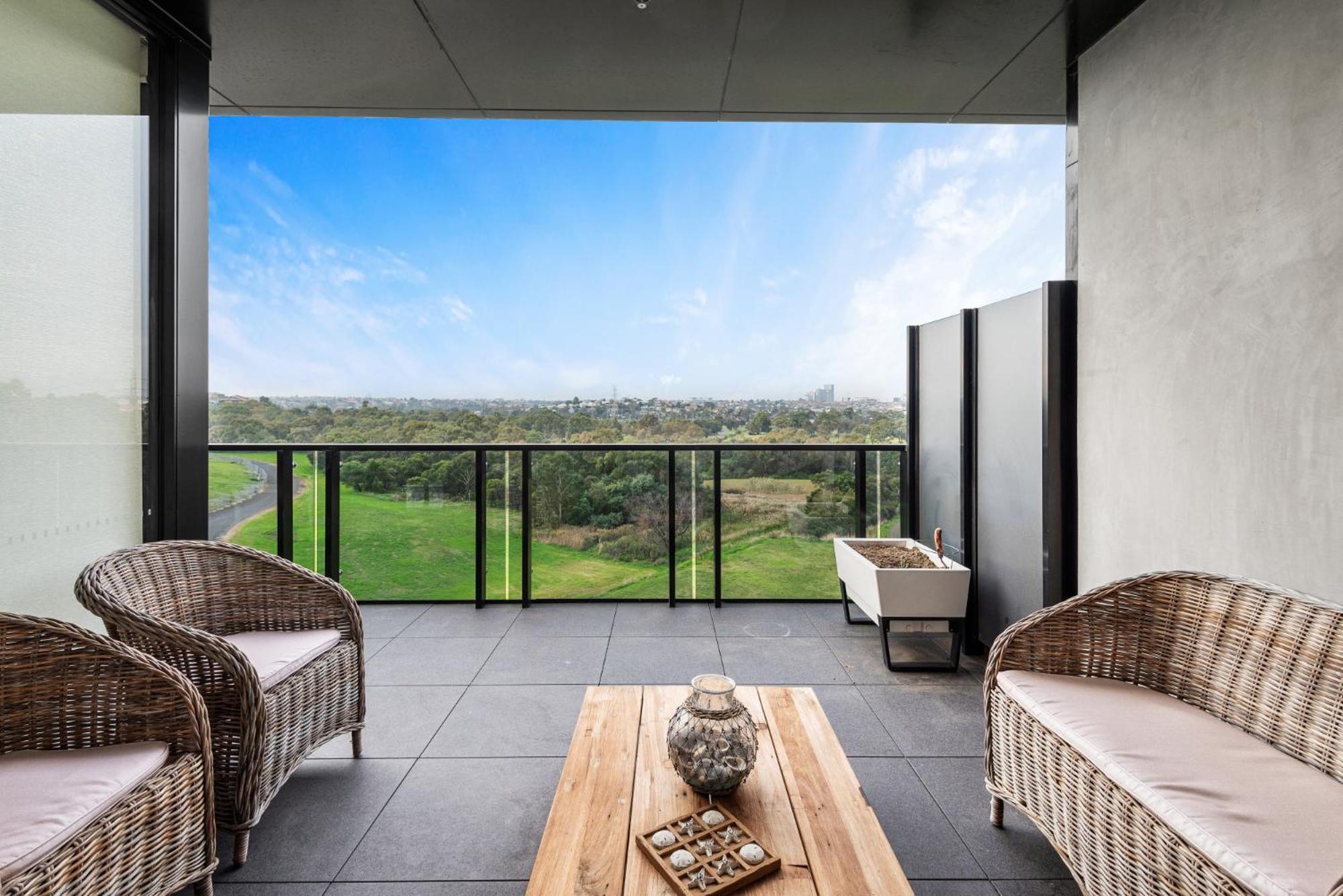 A Taste Of Paradise In Inner Suburbia Apartment *