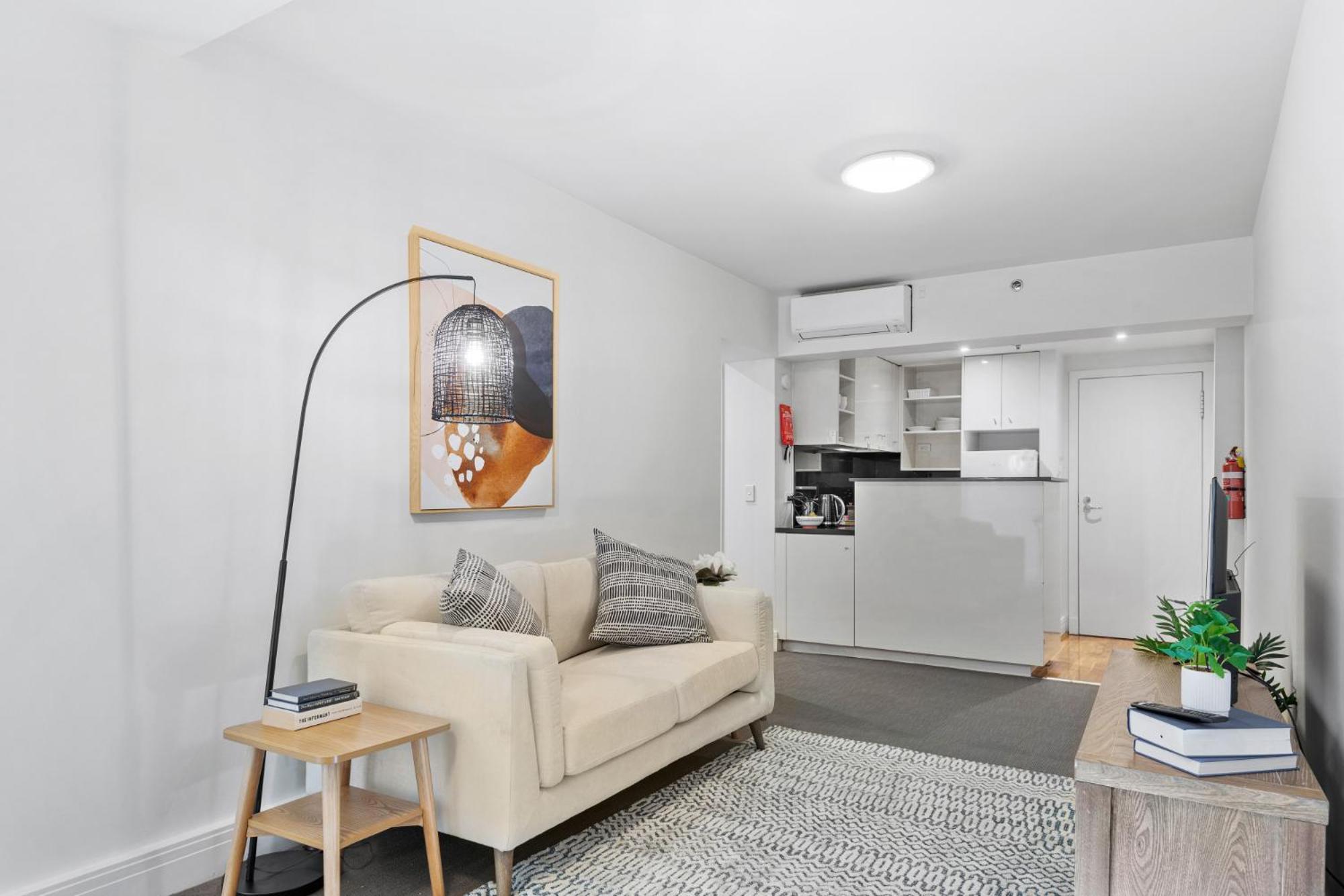 Chic 1-bed Steps From Shopping Street Apartment