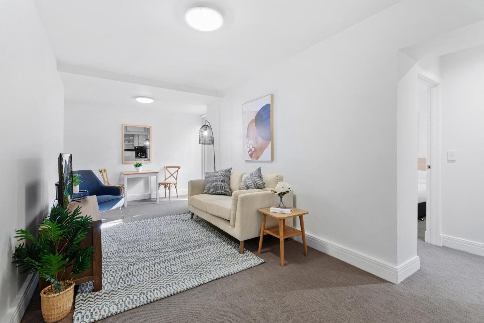 Apartment Chic 1-bed Steps From Shopping Street