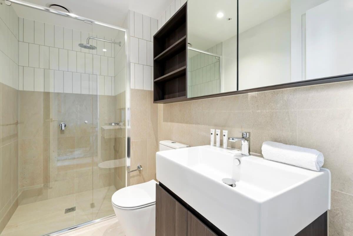 Elegant 2-bed With Extensive Amenities And Views Apartment