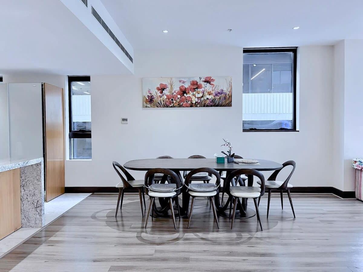 Grand St Kilda 2-story Sub-penthouse