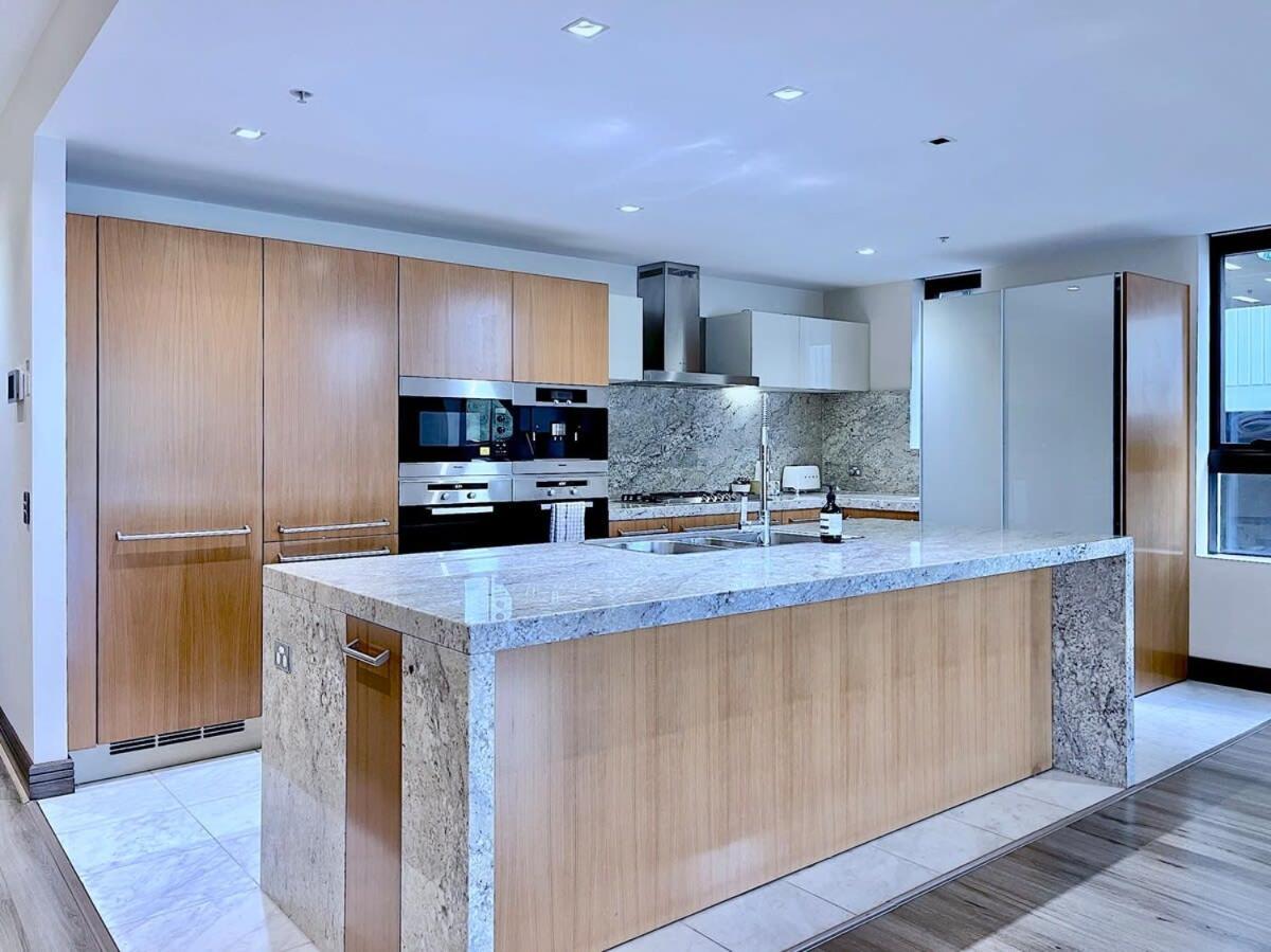 Apartamento Grand St Kilda 2-story Sub-penthouse