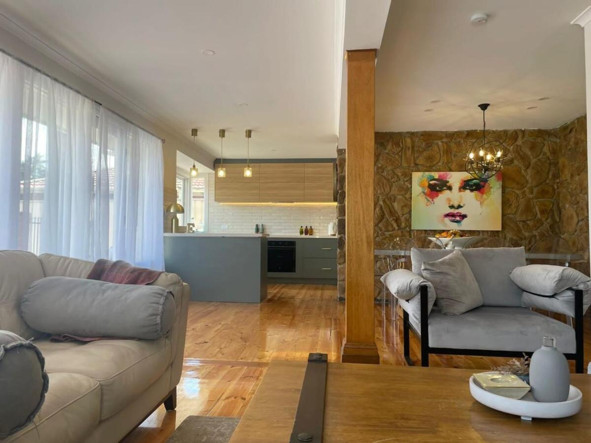 Bahay bakasyunan Evies White House Oasis I Pool & Close To Airport Melbourne