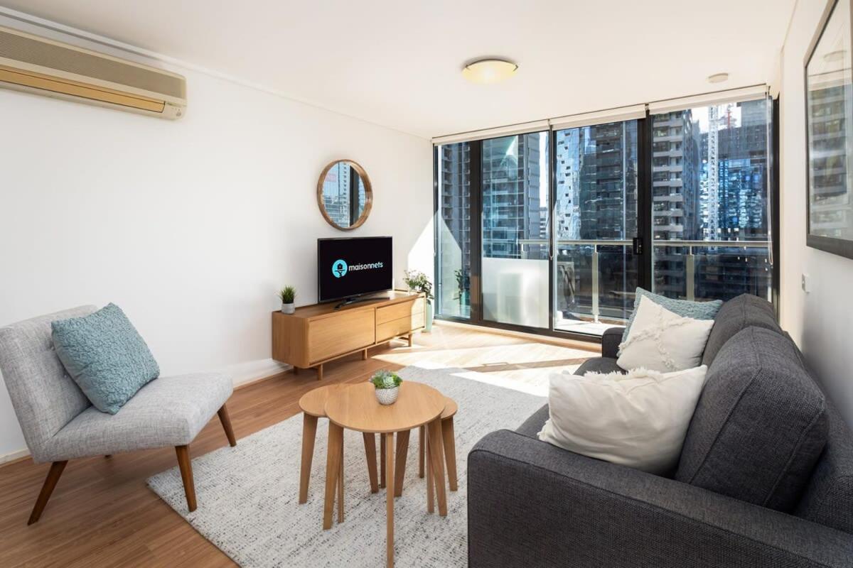 Cbd With A C Balcony & Pool Melbourne