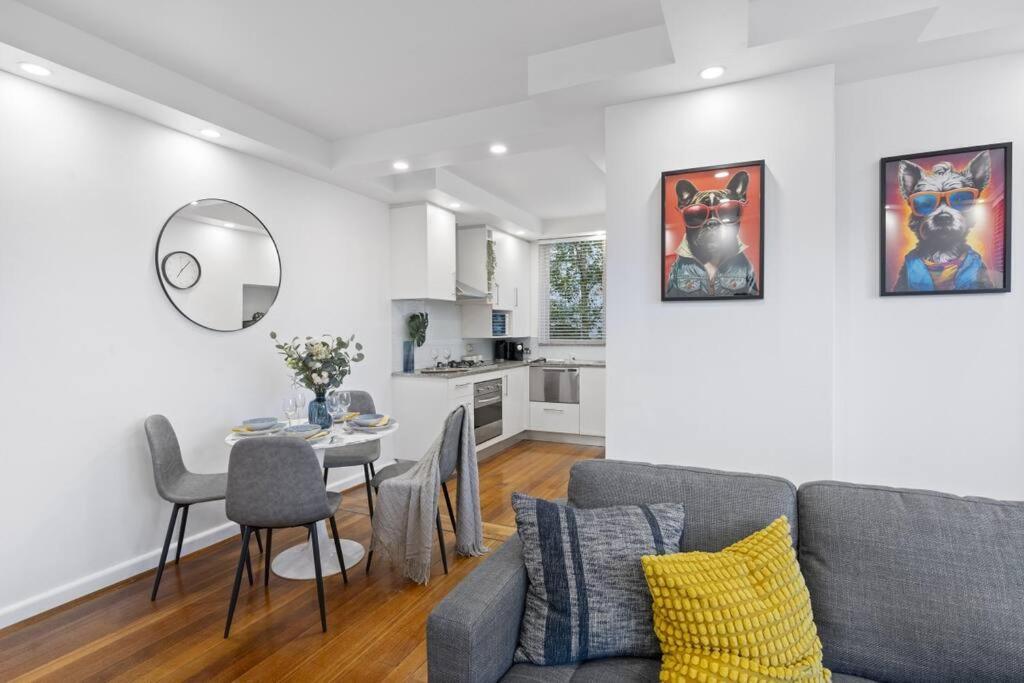 Apartment South Yarra Sleek: Urban Pad *