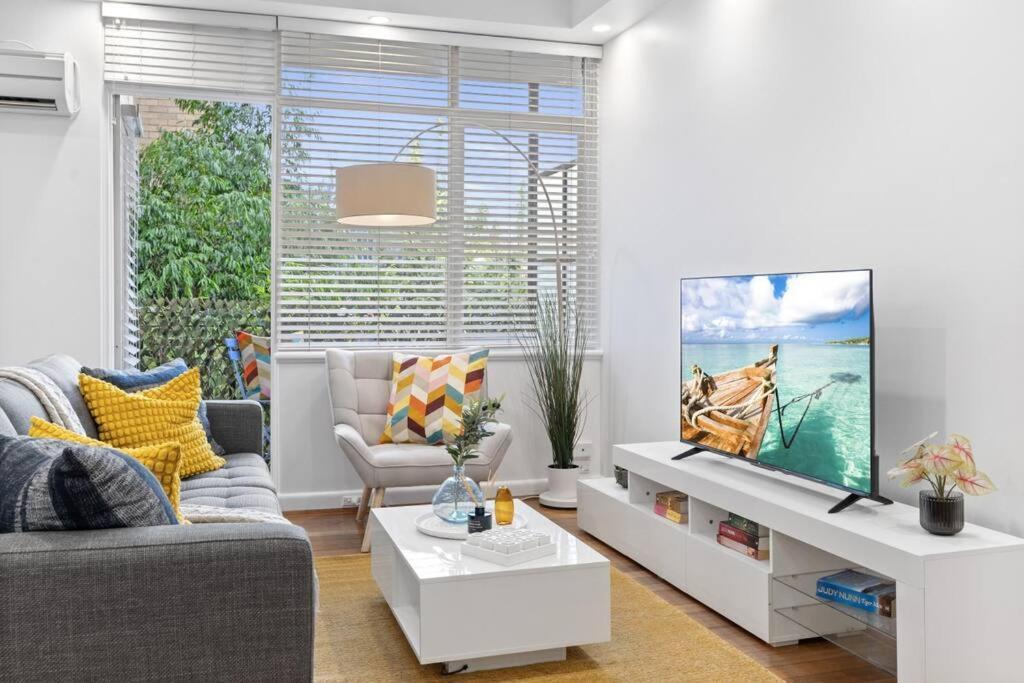 South Yarra Sleek: Urban Pad Apartment Melbourne