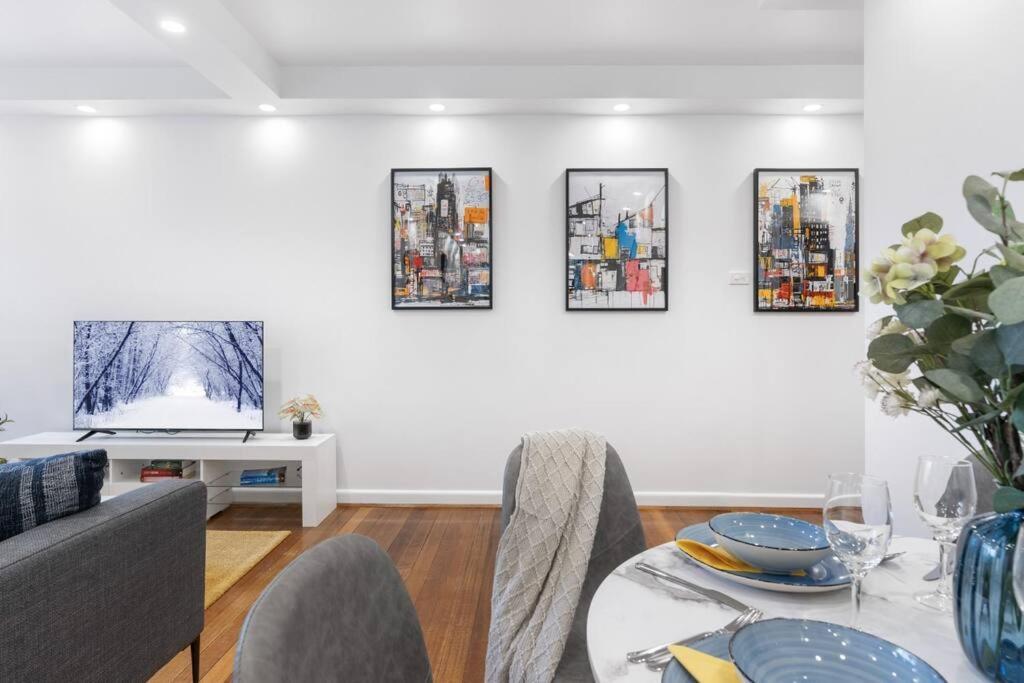 South Yarra Sleek: Urban Pad *