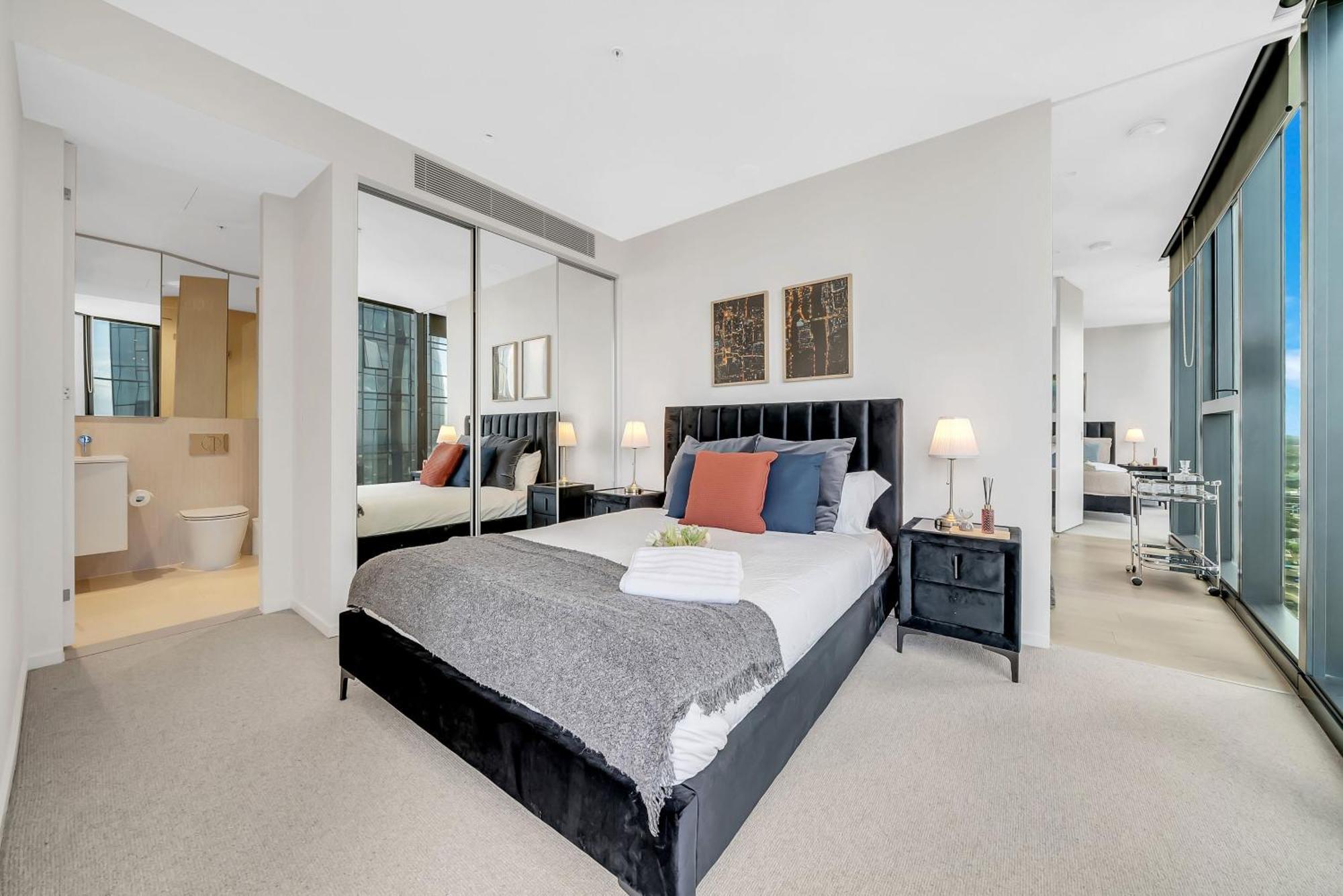 Apartment Square *