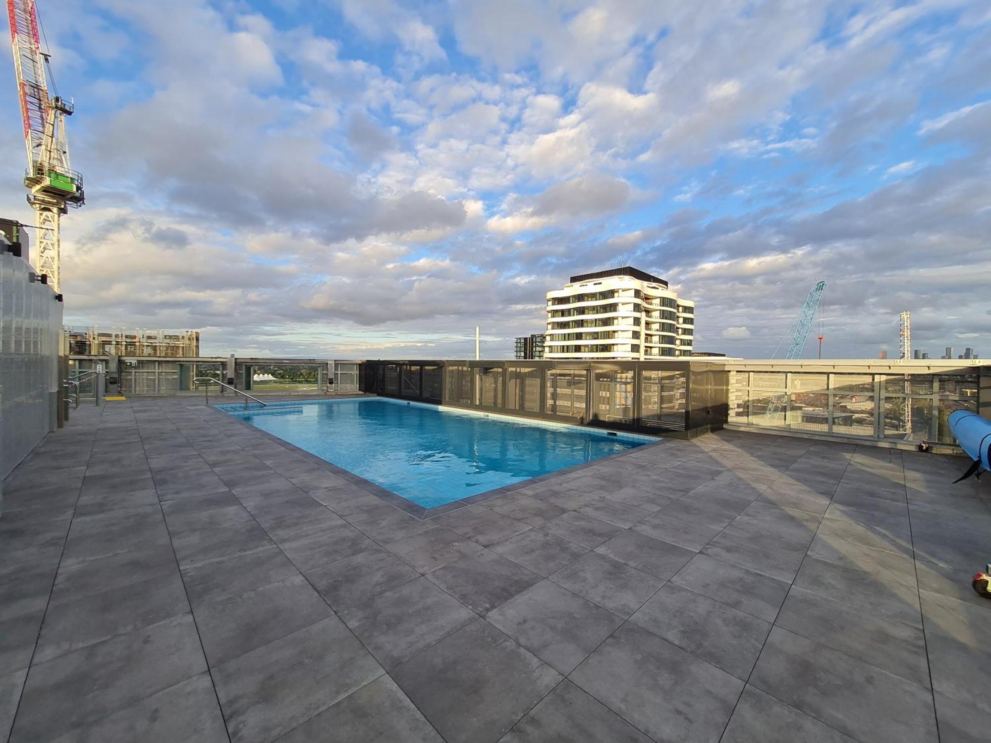 Panoramic Views 2br With Pool And Free Carpark Apartment