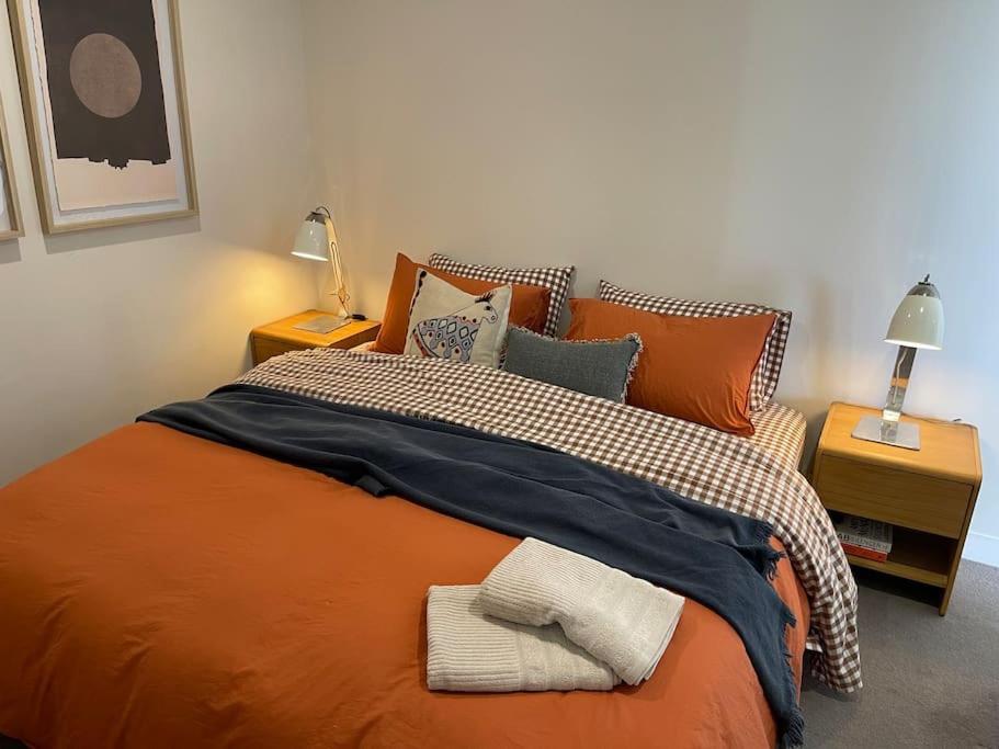 Stunning Skyline - Beautiful Design Apartment Melbourne