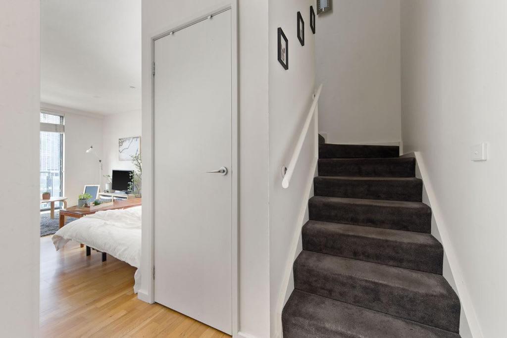 Apartment A 2br Loft Near Free Parking *