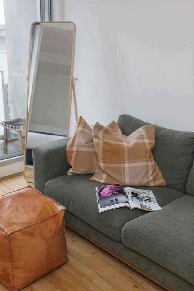 The Sweet Escape - Chic With Rooftop Pool Apartment