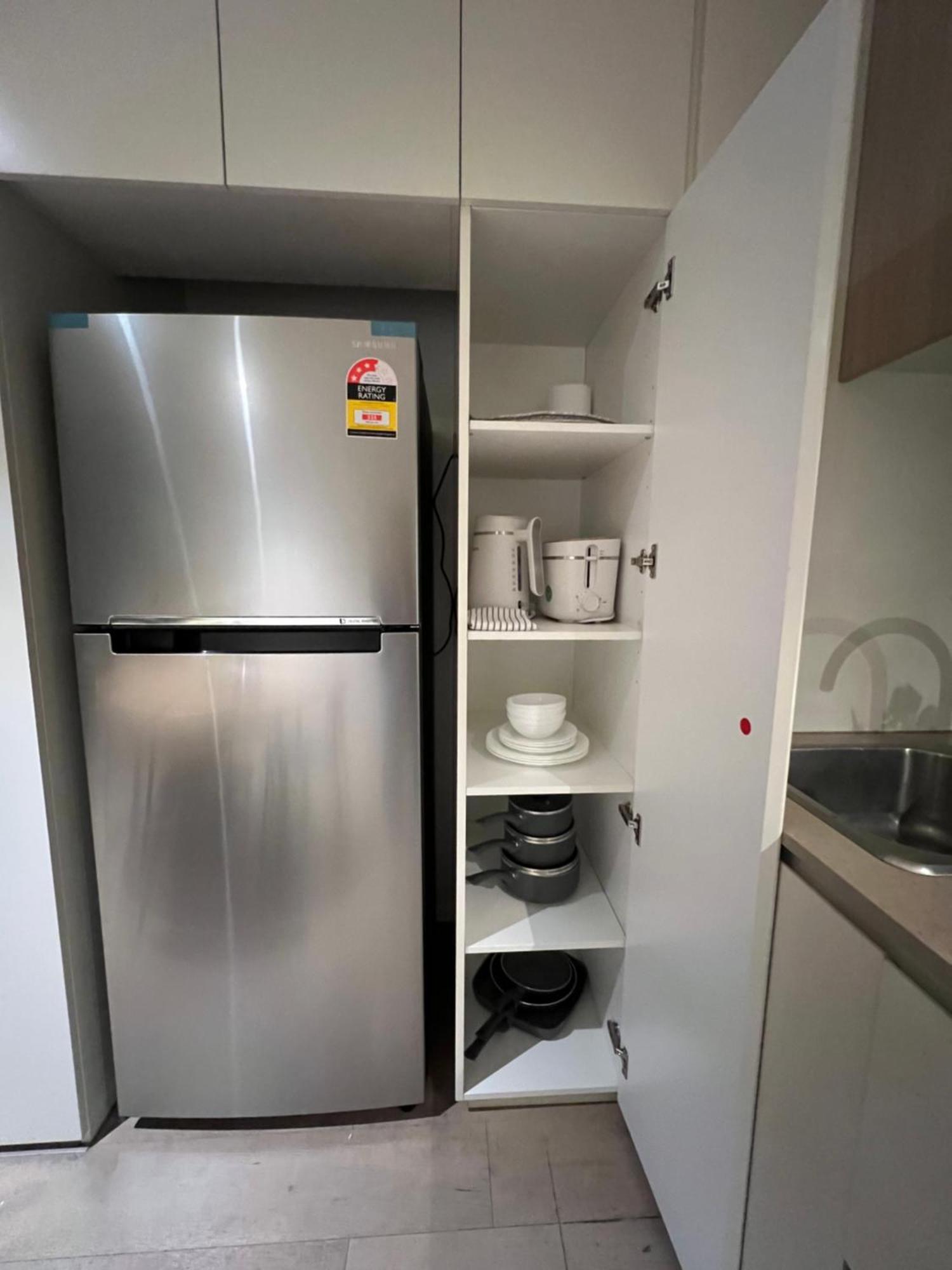 Homestay Free Parking Private In Docklands - Amazing View - Shared Washroom - With Host *