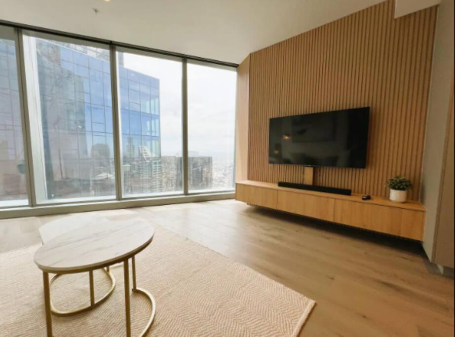 Lovely 2br Apartment, Cbd Southern Cross, Lvl 66 Apartment *