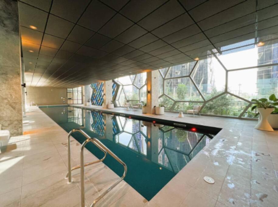 Lovely 2br Apartment, Cbd Southern Cross, Lvl 66 Apartment