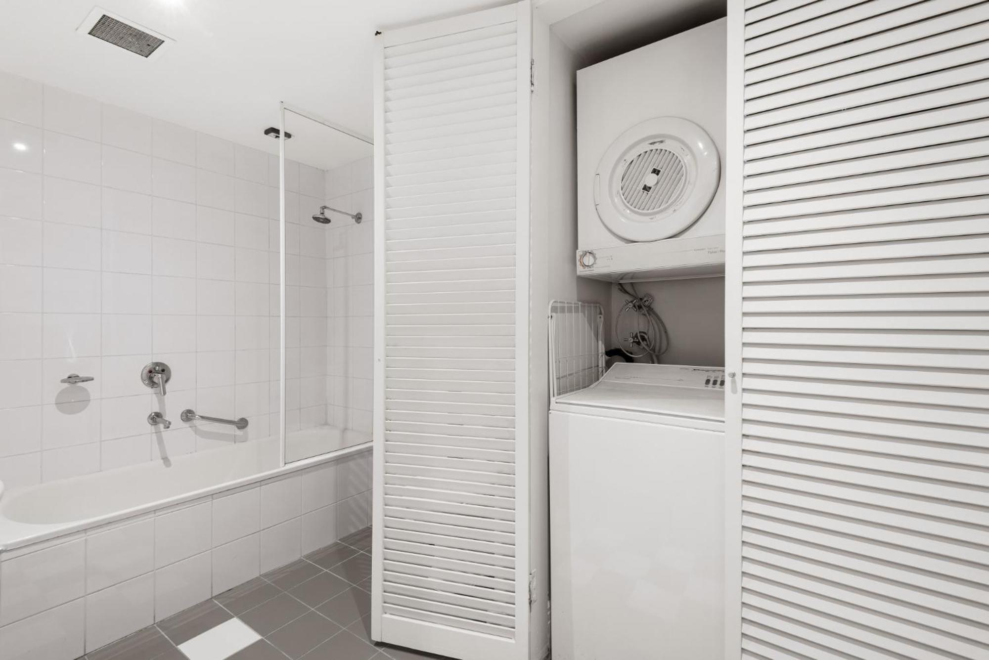 Chic 1-bed Steps From Shopping Street