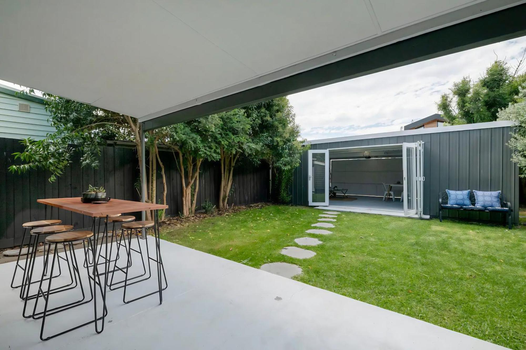 Inner City West Footscray Close To Everything Holiday home