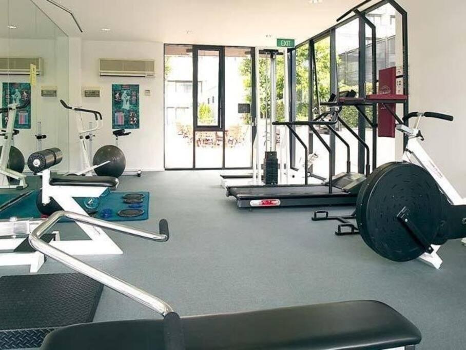Amazing Colourful Pad With Style Facilities Apartment Melbourne