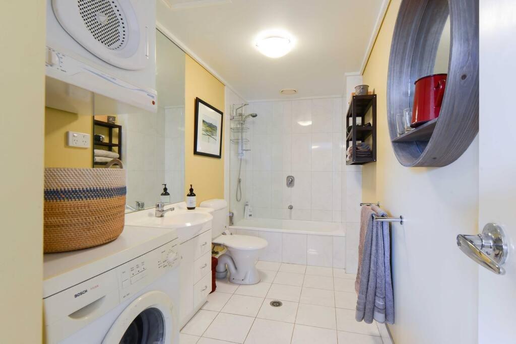 Amazing Colourful Pad With Style Facilities * Melbourne