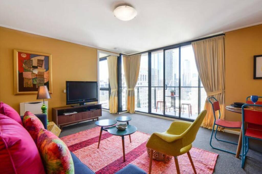 Amazing Colourful Pad With Style Facilities Apartment Melbourne
