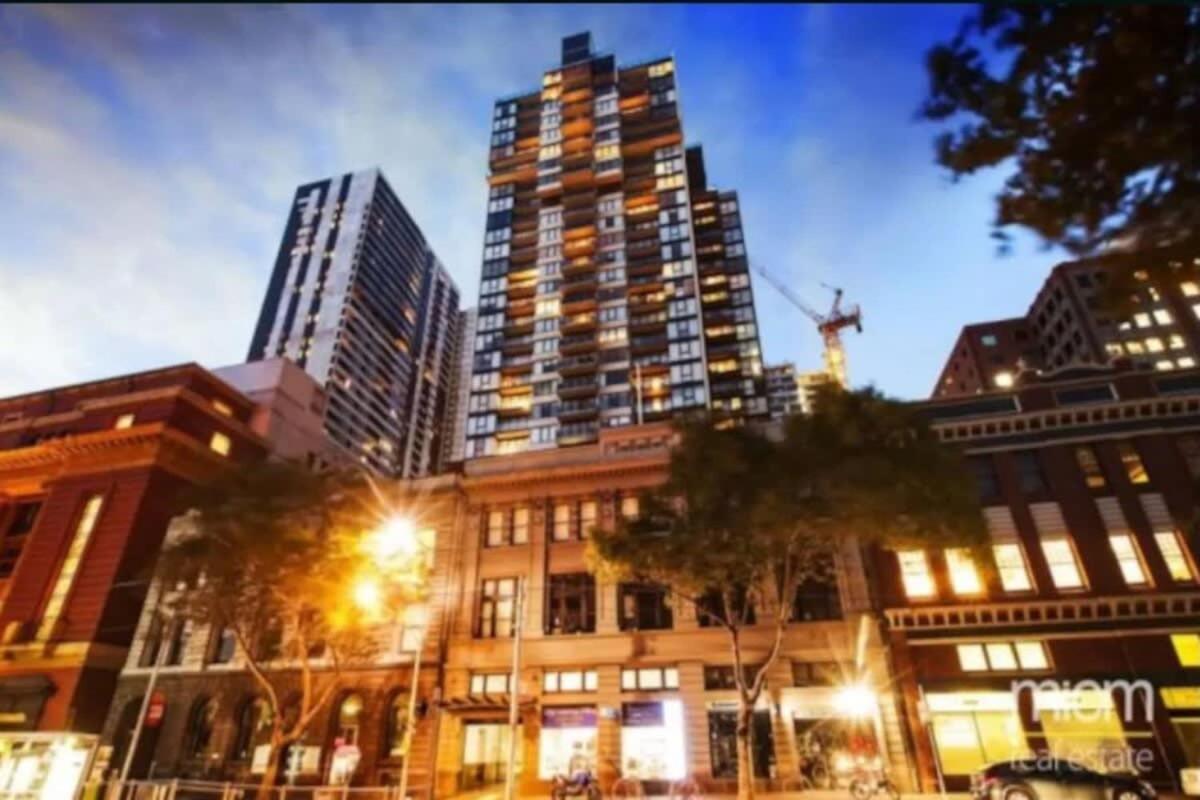 Cbd With A C Balcony & Pool * Melbourne