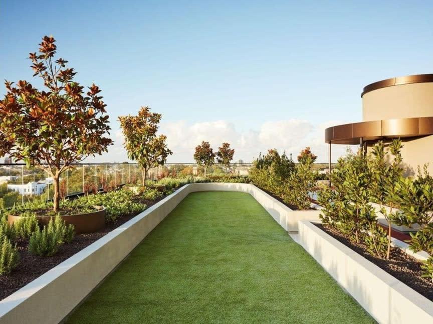 Modern 2b Bayviews*pool*gym Apartment *