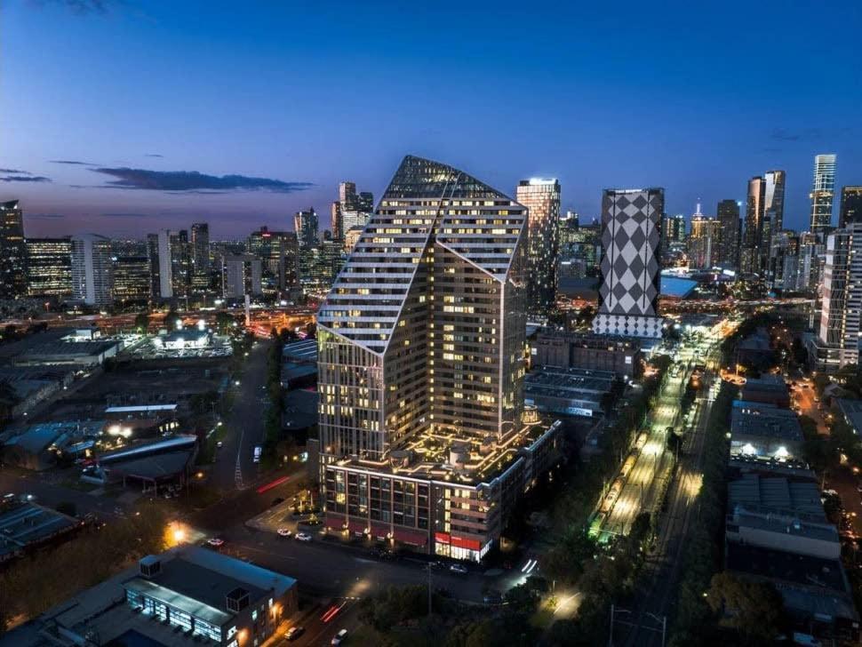 Modern 2b Bayviews*pool*gym Apartment