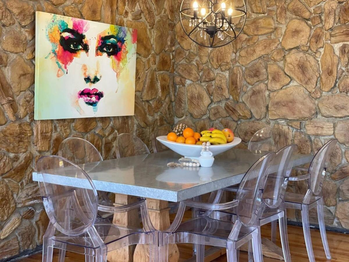 Evies White House Oasis I Pool & Close To Airport *