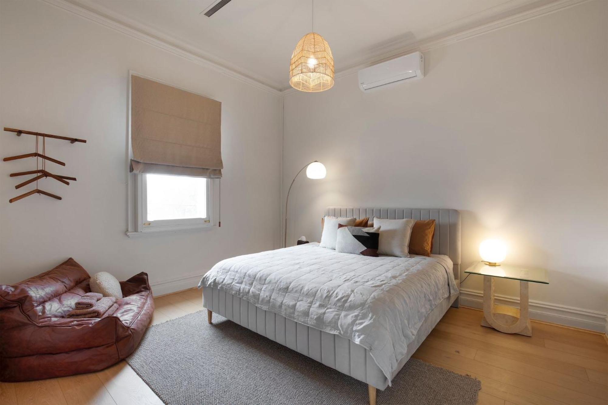 Boutique Stylish 3 Bedroom Family In With Parking
