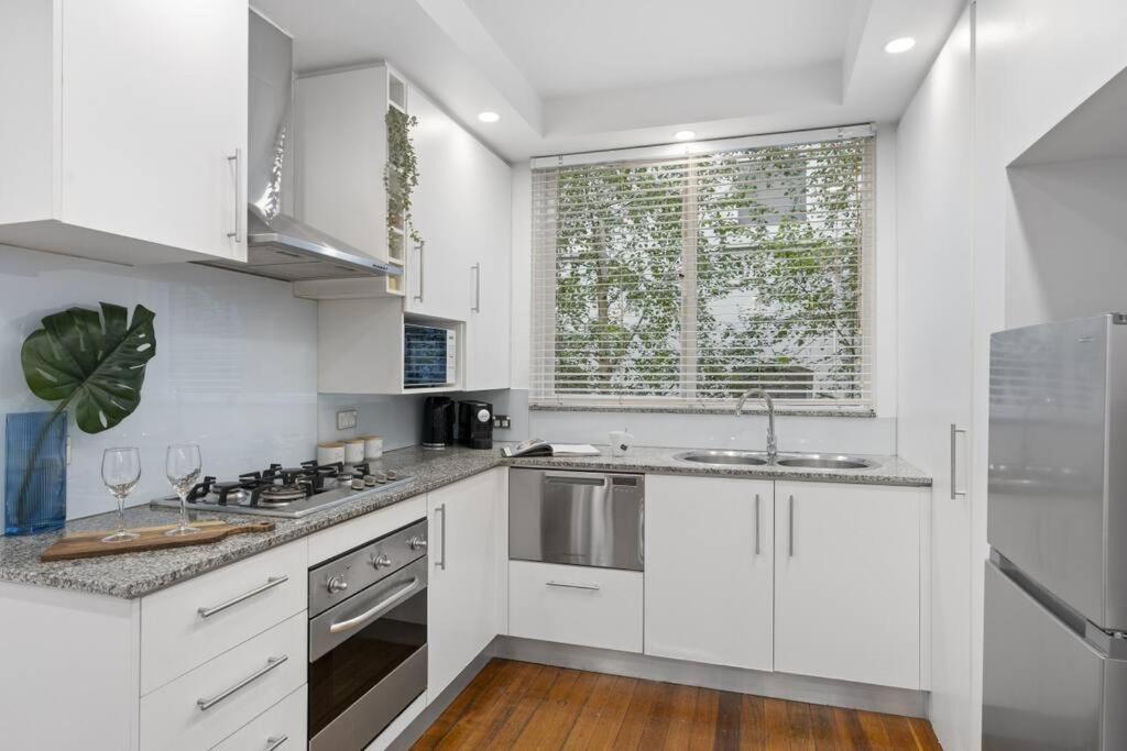 South Yarra Sleek: Urban Pad