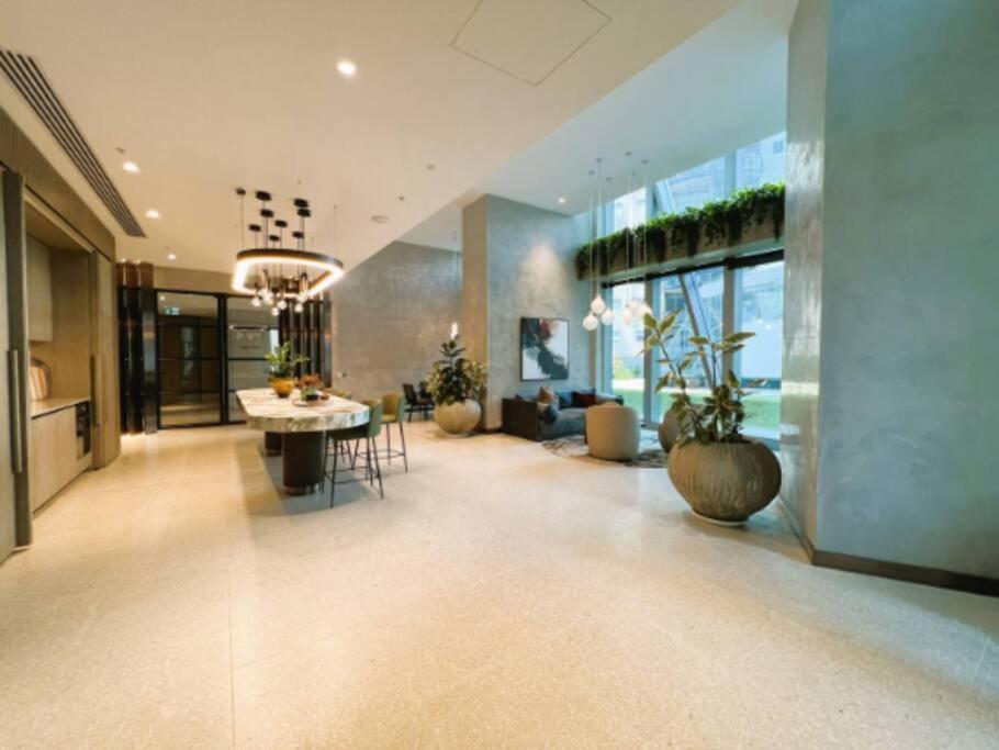 Lovely 2br Apartment, Cbd Southern Cross, Lvl 66 Apartment