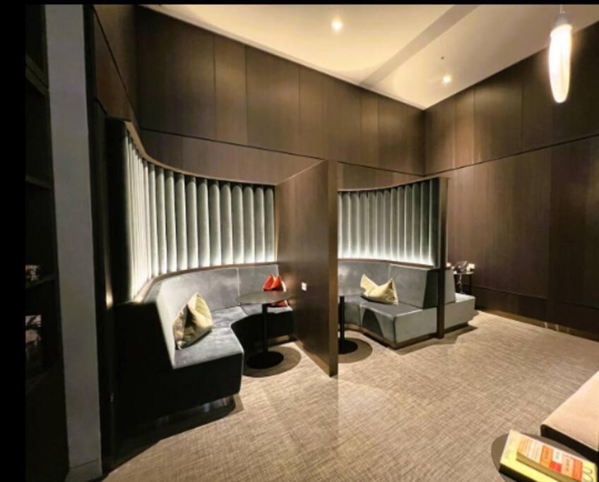 Lovely 2br Apartment, Cbd Southern Cross, Lvl 66