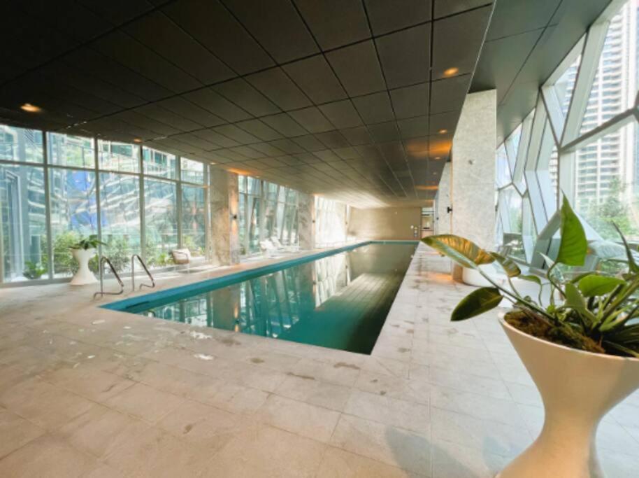 Lovely 2br Apartment, Cbd Southern Cross, Lvl 66 Apartment