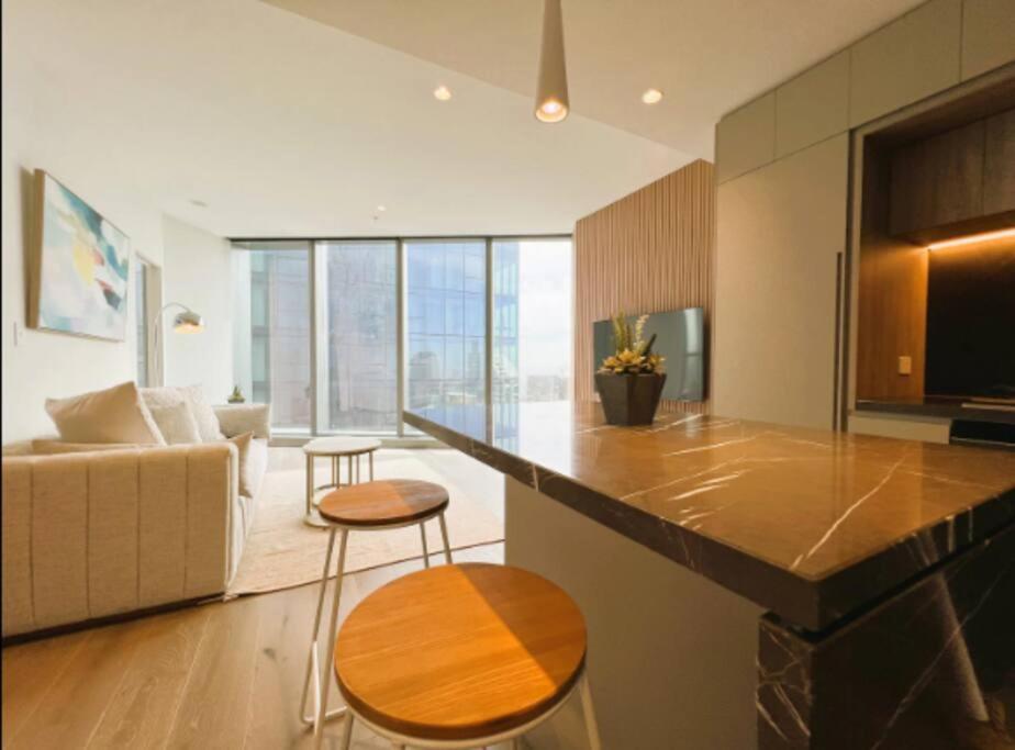 Lovely 2br Apartment, Cbd Southern Cross, Lvl 66 Apartment