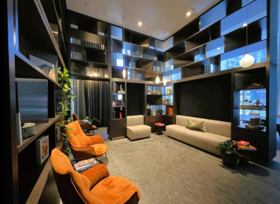 Lovely 2br Apartment, Cbd Southern Cross, Lvl 66 *