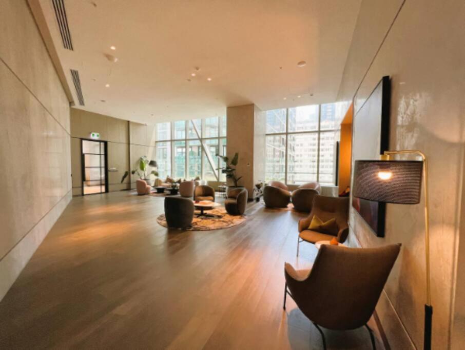 Lovely 2br Apartment, Cbd Southern Cross, Lvl 66 Apartment *