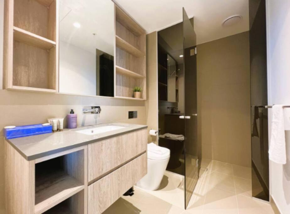 Lovely 2br Apartment, Cbd Southern Cross, Lvl 66