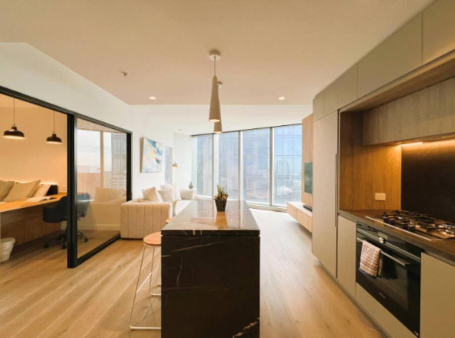 Lovely 2br Apartment, Cbd Southern Cross, Lvl 66 Apartment