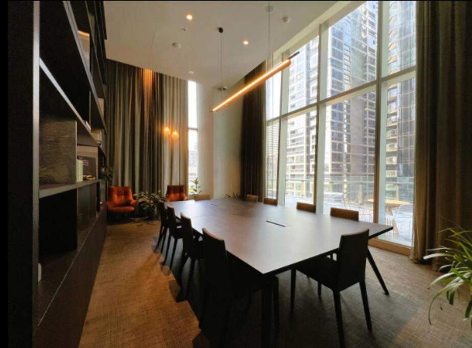 Lovely 2br Apartment, Cbd Southern Cross, Lvl 66 Apartment