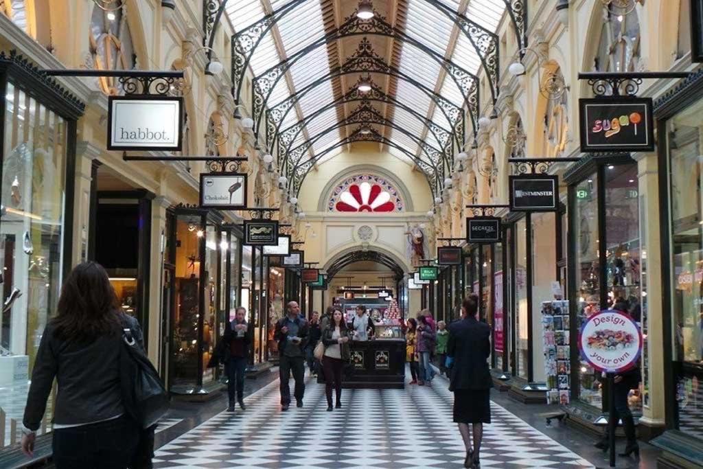 A Stylish & 2br Near Flinders Station Melbourne