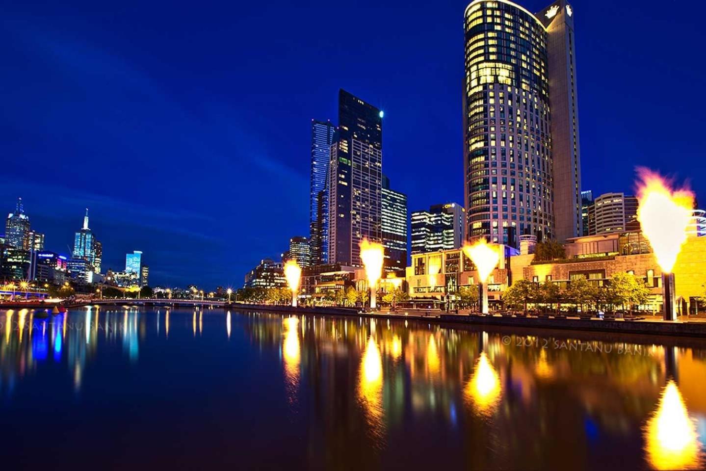 A Stylish & 2br Near Flinders Station Apartamento