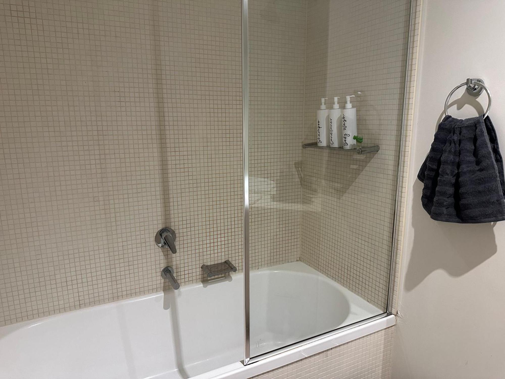 Sea View, Gym & Pool, 2 Bedrooms 2 Bathrooms * Melbourne