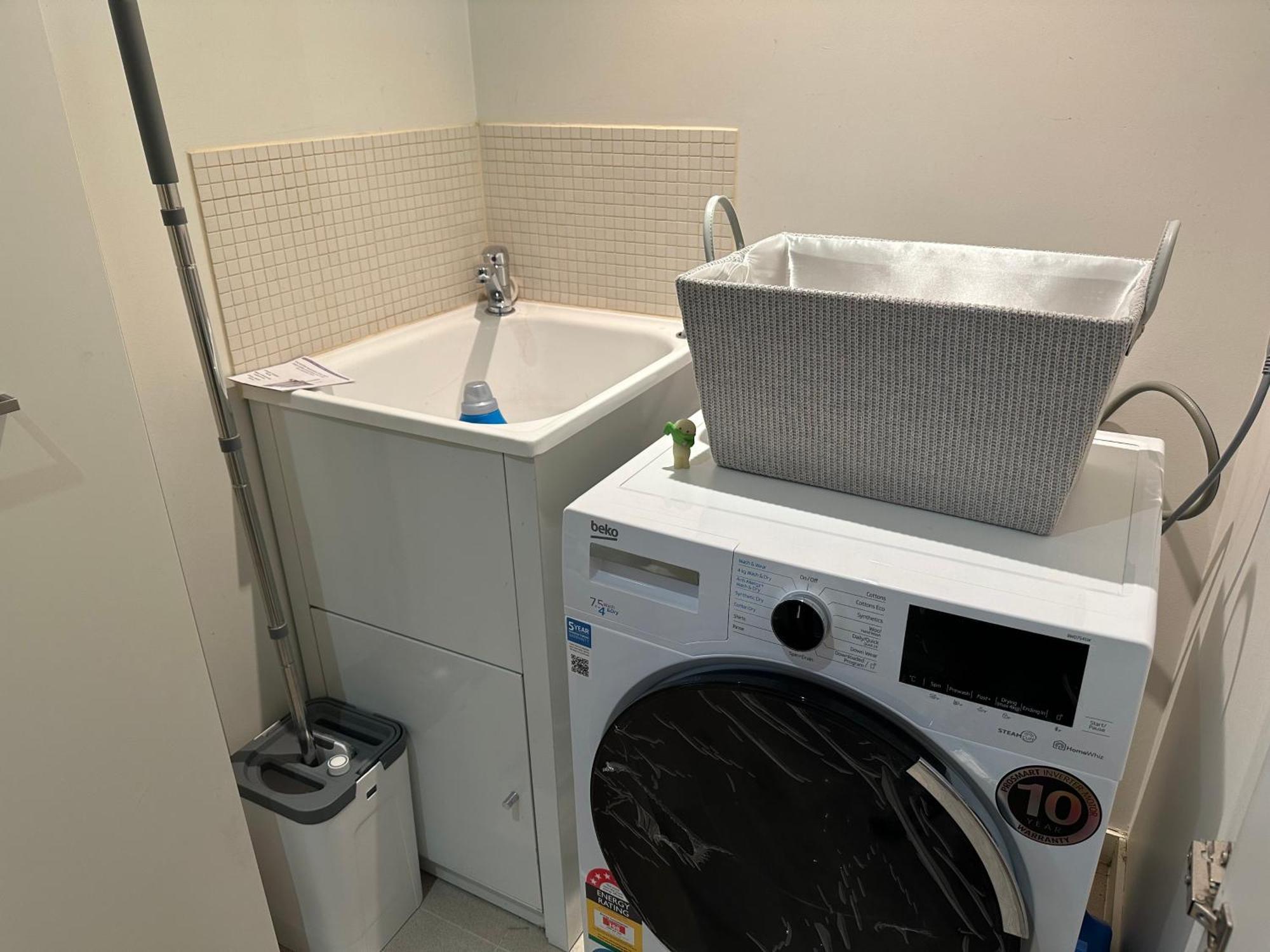 Sea View, Gym & Pool, 2 Bedrooms 2 Bathrooms Melbourne