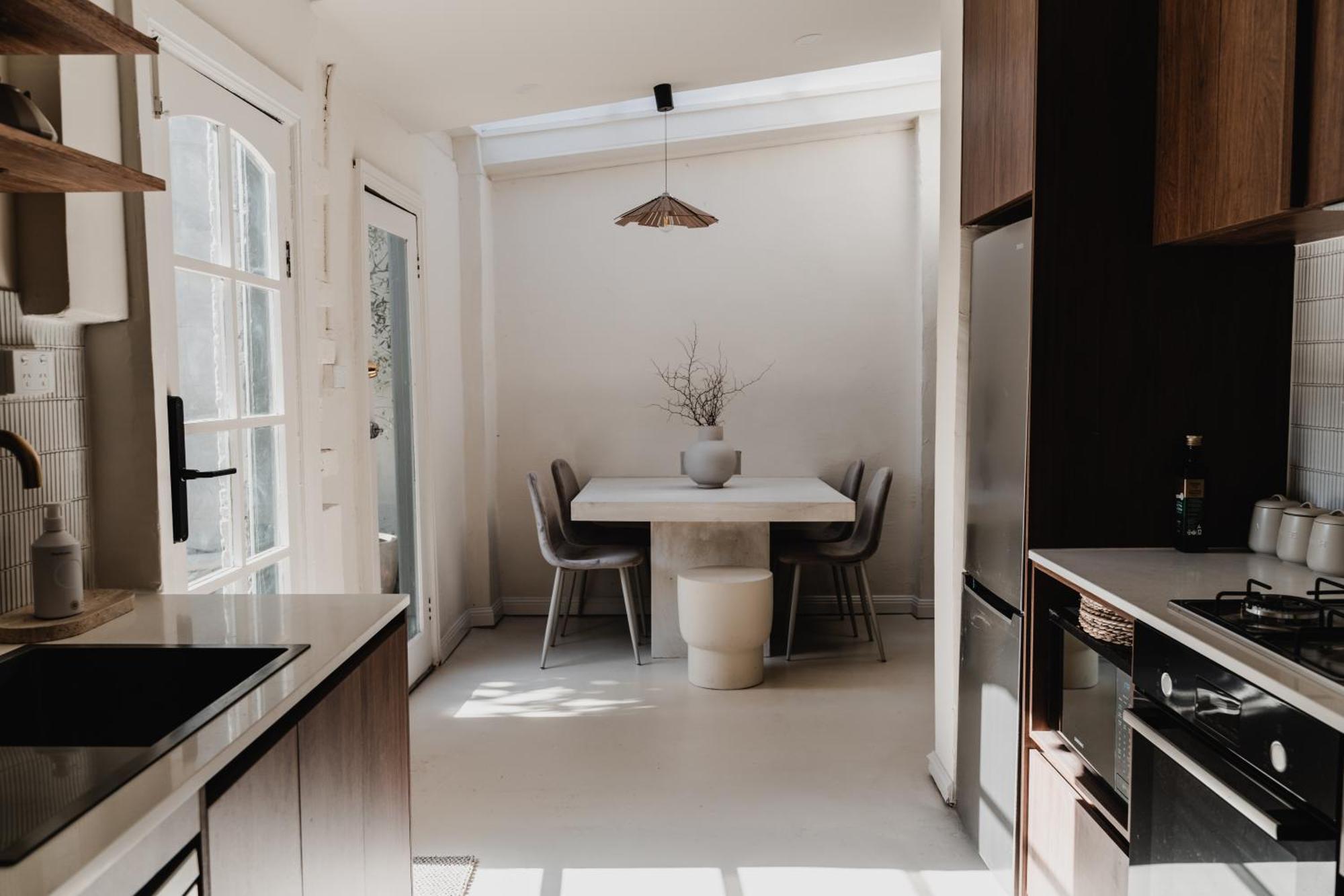 Boutique Stylish 3 Bedroom Family In With Parking Apartment Melbourne