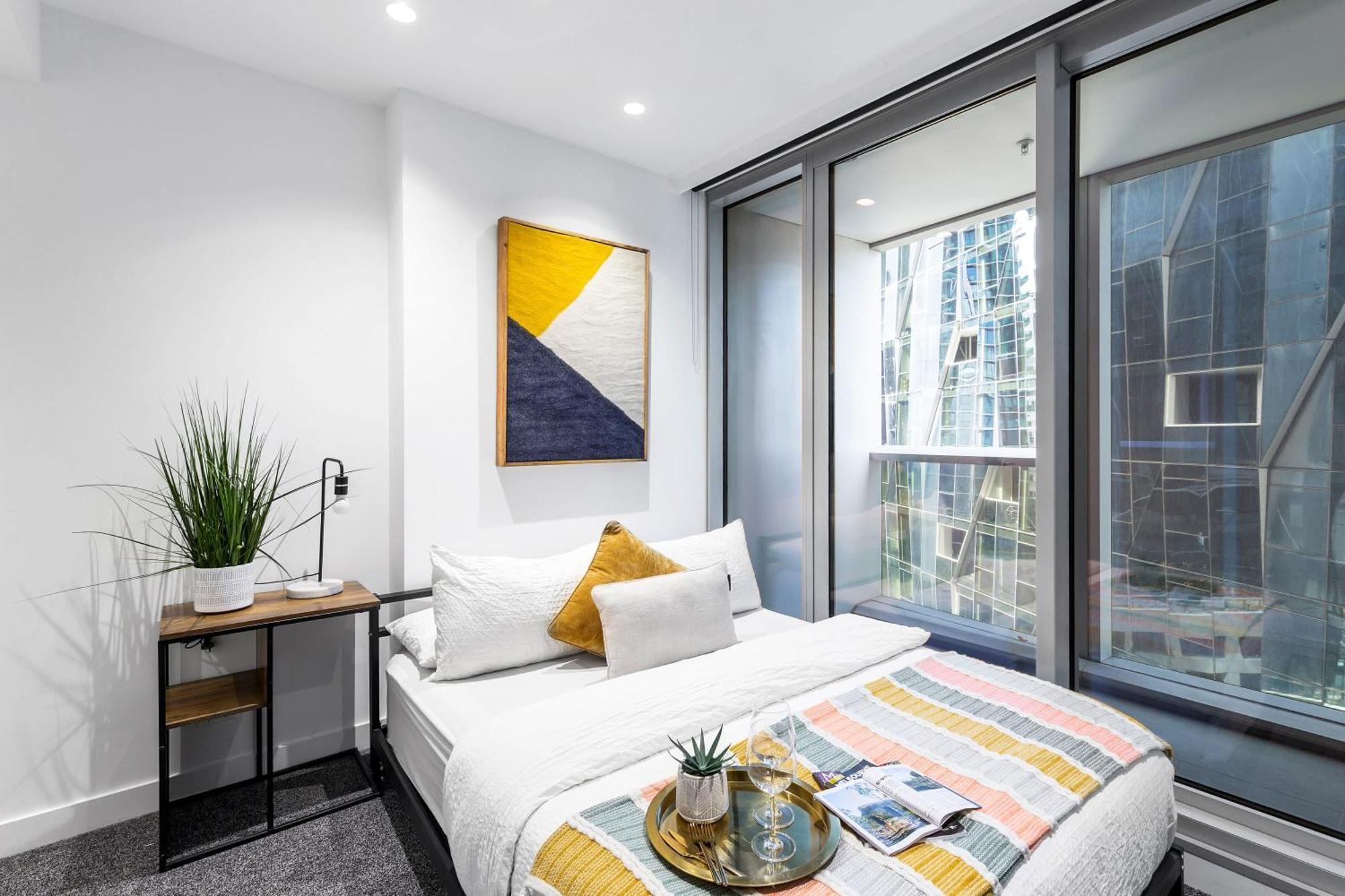 A Lovely Right Next To Southern Cross Station Apartment *