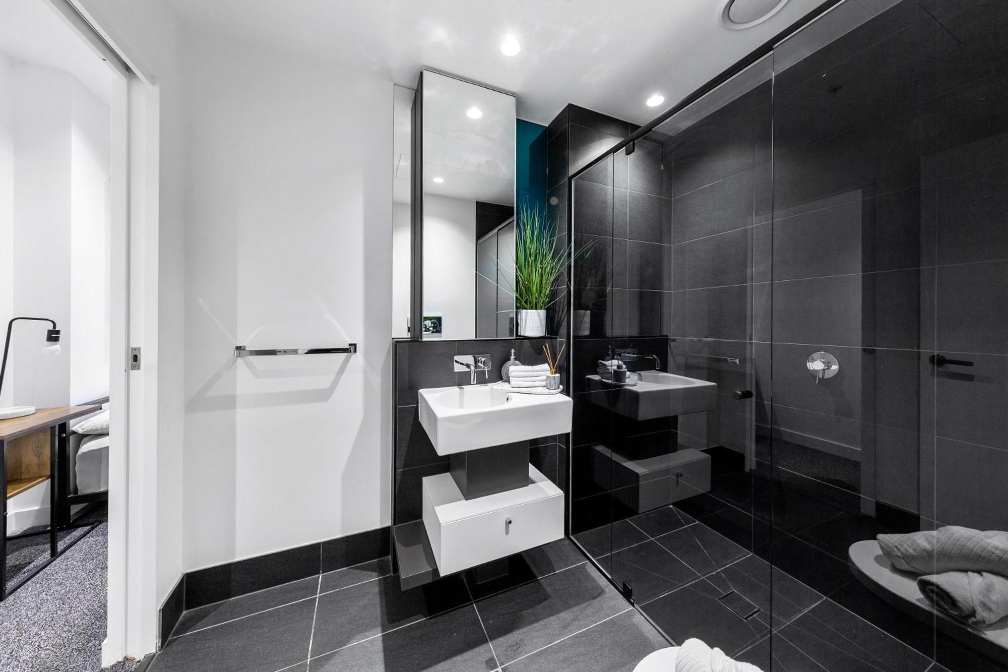 A Lovely Right Next To Southern Cross Station Apartment *