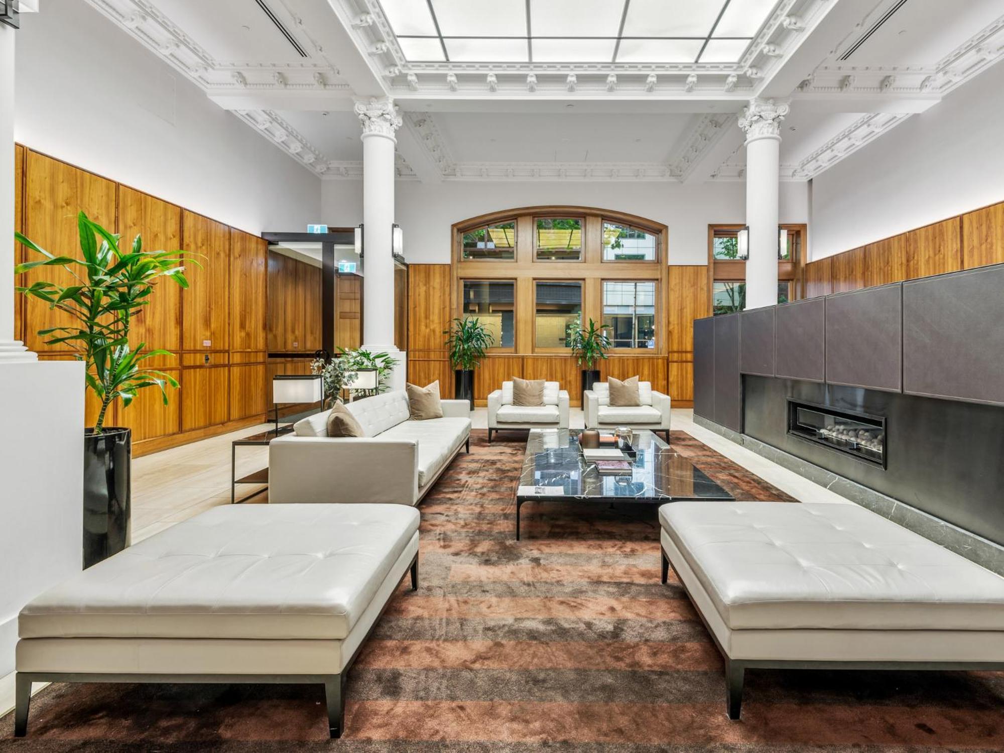 Superb Cityview 2b2b Cbd With Gym Melbourne