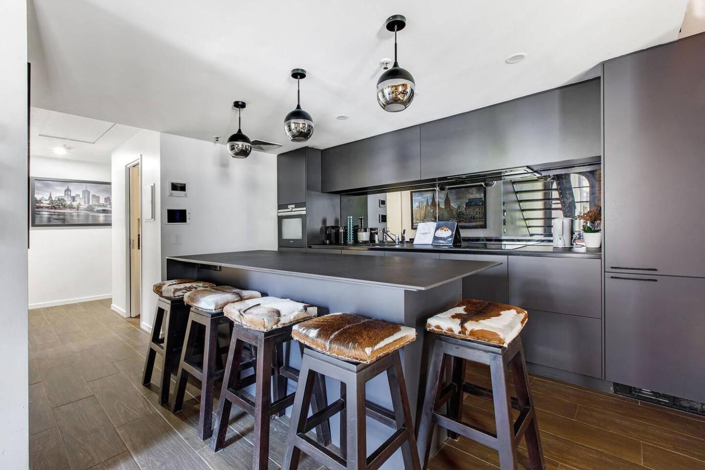 Ultra-chic Floor New York Style Loft Apartment