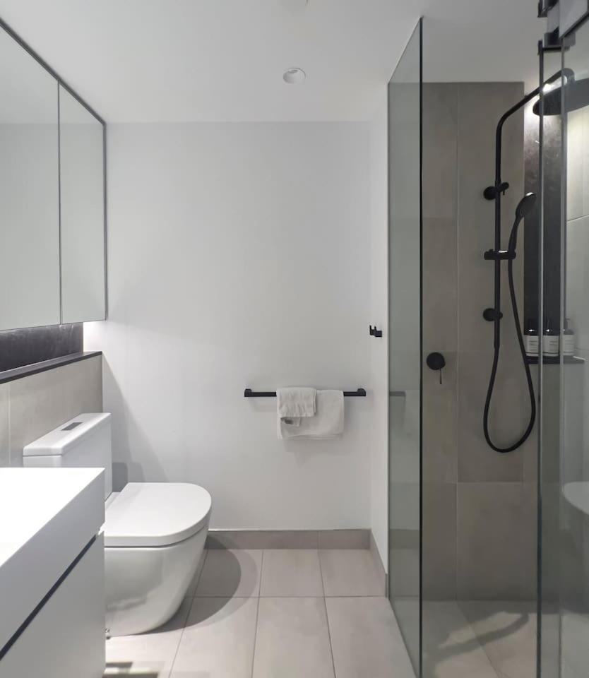 'modern Minimalism' Slate Chic In The Apartment Melbourne